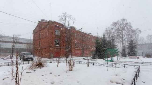 Здание бывшей казармы в Стрельне отреставрируют по программе «Рубль за метр»