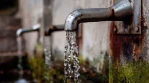 Россиянам хотят сократить норму воды из-под крана до 5 литров в сутки