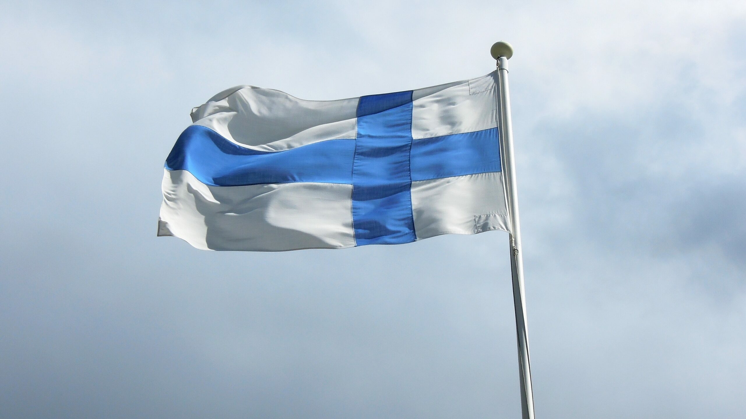 «Они хотят нелегально въехать в страну»: власти Финляндии заявили, что не могут открыть границу с Россией