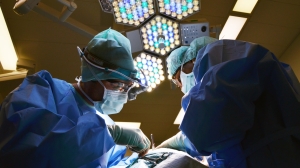 Микрохирурги из Педиатрического университета 10 часов оперировали руку юного петербуржца, сунувшего ее в блендер