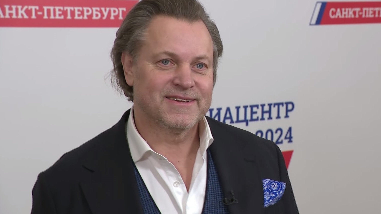 «Один позитив»: оперный певец Василий Герелло отметил семейную обстановку на голосовании