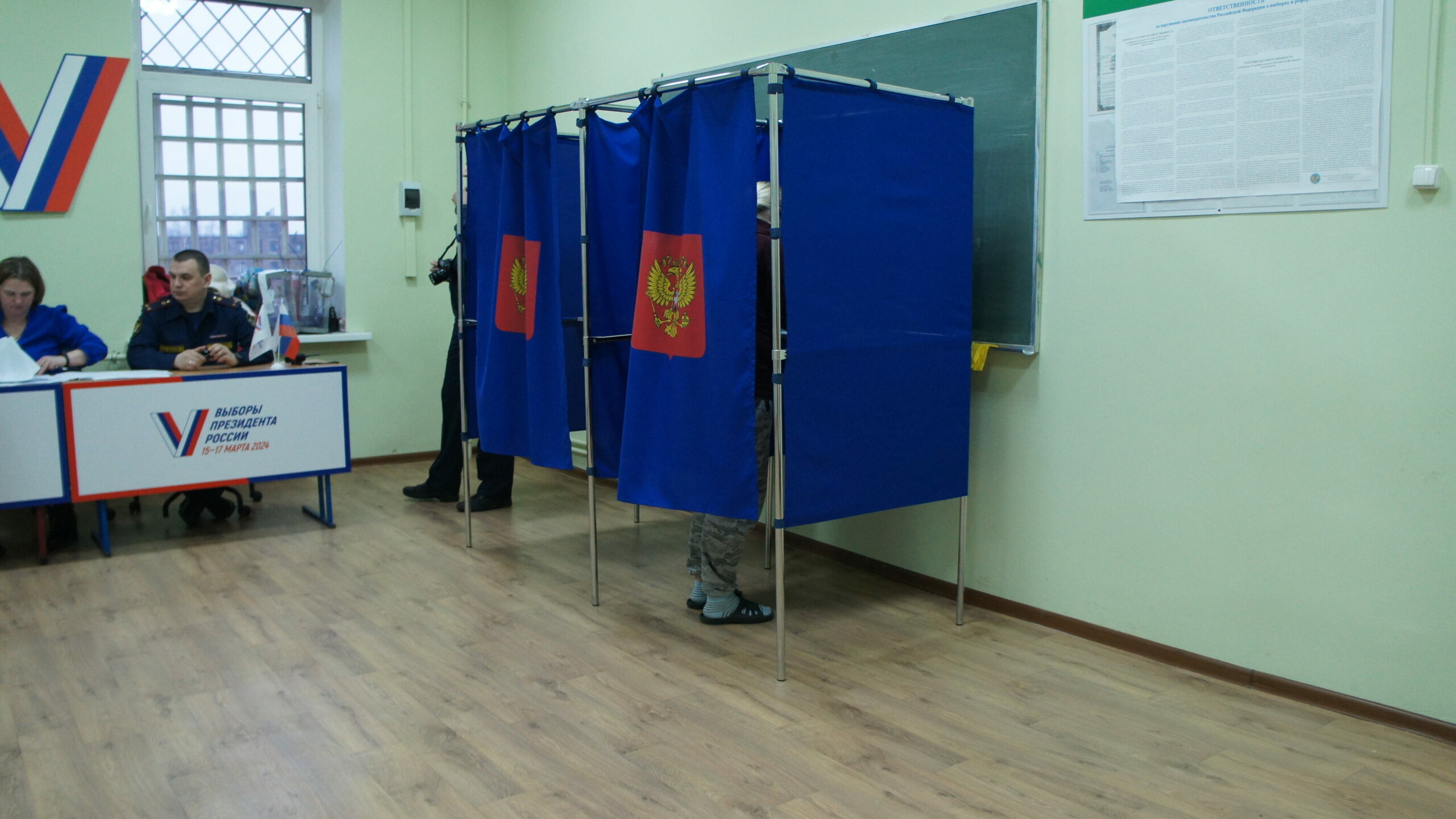 Политолог Шаповалов отметил дружелюбную атмосферу на избирательных участках Петербурга