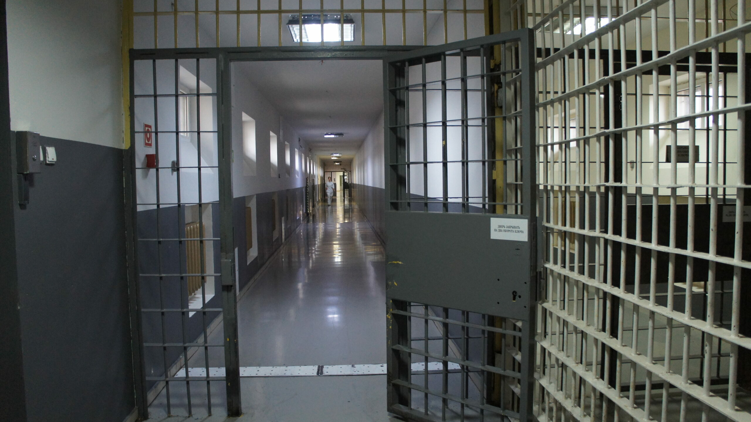 Новые права для заключенных: Путин подписал закон о длительных свиданиях в СИЗО