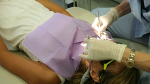 После смерти девочки в кресле стоматолога в Кудрово возбудили уголовное дело