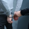 Полицейского поймали на взятке от владелицы кафе с мигрантами в Петербурге