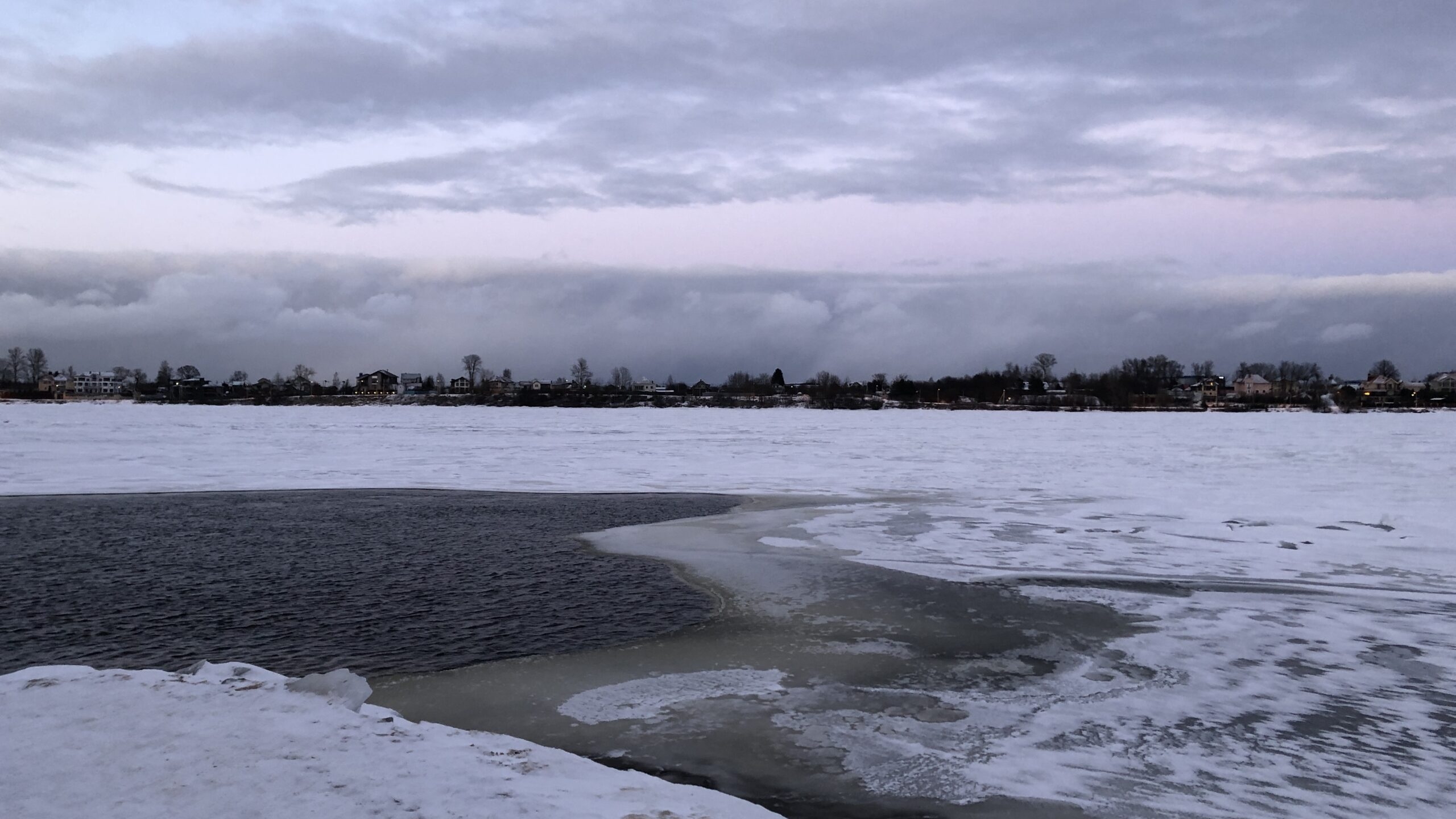 Впервые в Петербурге туристы зимой смогут попасть на водную прогулку