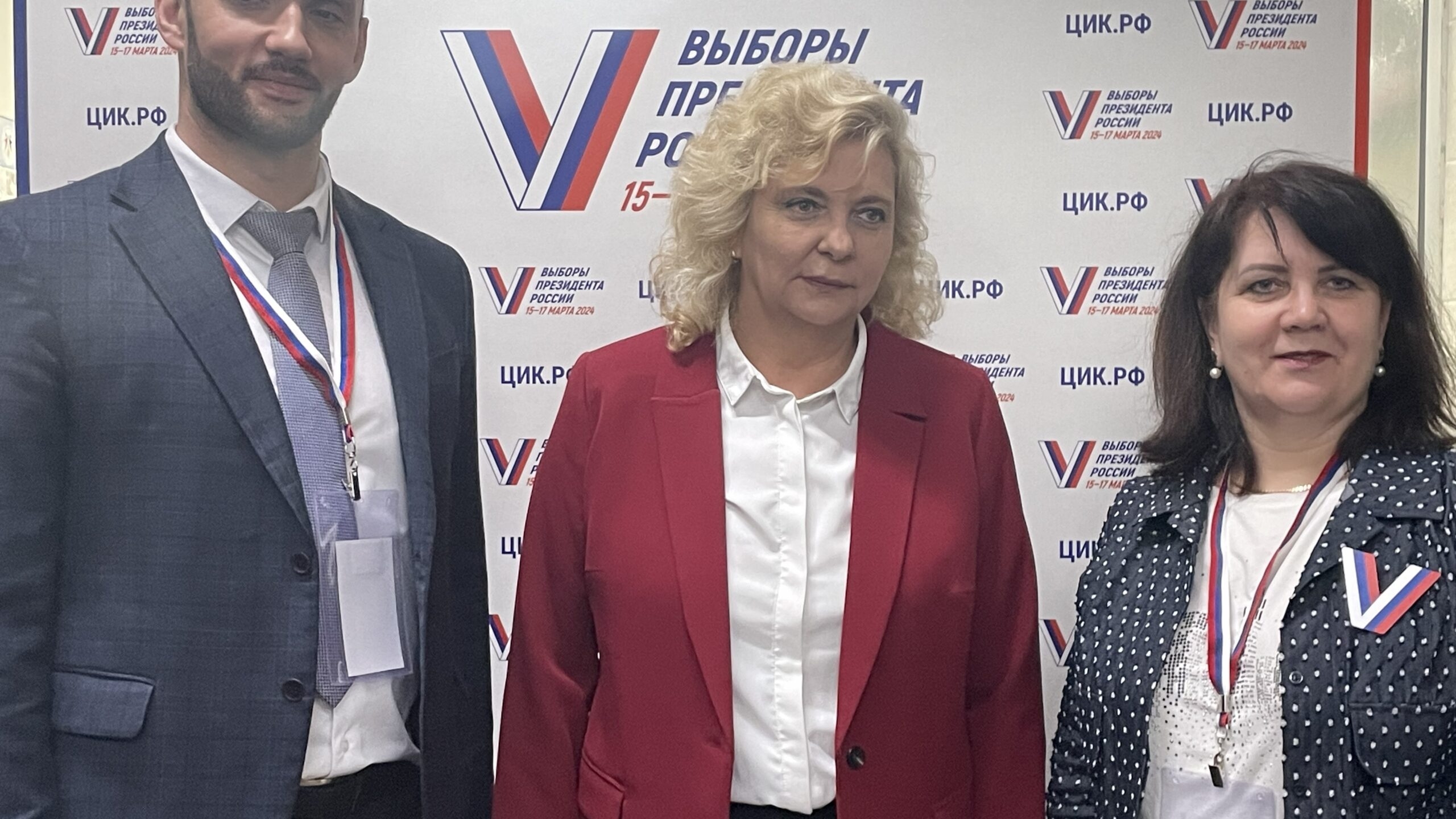 Семейное голосование: Агапитова привела детей на выборы в Петербурге
