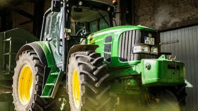 Авито Услуги: в Петербурге обучение на права тракториста-машиниста стало популярнее в два раза