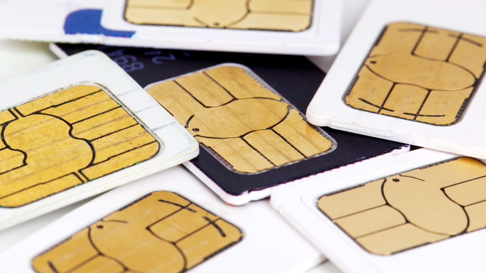 Отечественные операторы сотовой связи временно ограничили продажи сим-карт