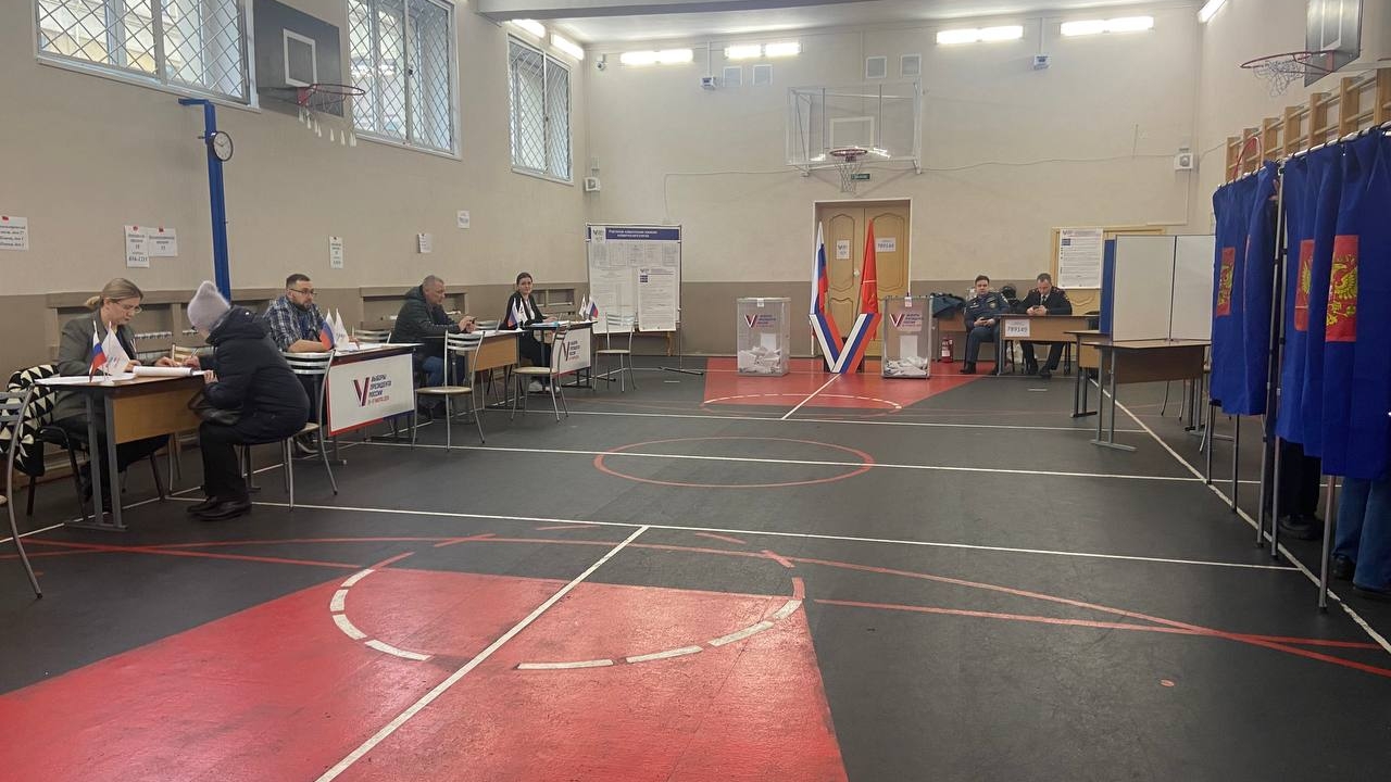 Без очередей и проблем: петербургские участки для голосования принимают избирателей