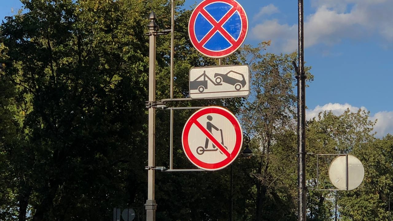 В Петербурге в 2024 году зафиксировали более 5 тысяч нарушений ПДД пешеходами, велосипедистами и любителями СИМ
