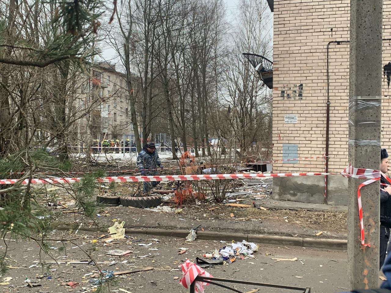 От прилета БПЛА в дом на Пискаревском проспекте пострадали соседние  постройки