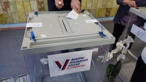 Спасатели помогли бойцу СВО в Петербурге проголосовать на избирательном участке