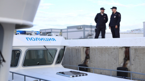 Петербургские полицейские на катерах поймали мигрантов с поддельными документами