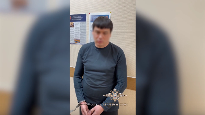 Петербургские полицейские задержали афериста-доставщика 