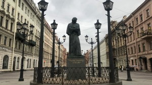 Пожар в сердце Петербурга: огонь вспыхнул на Малой Конюшенной