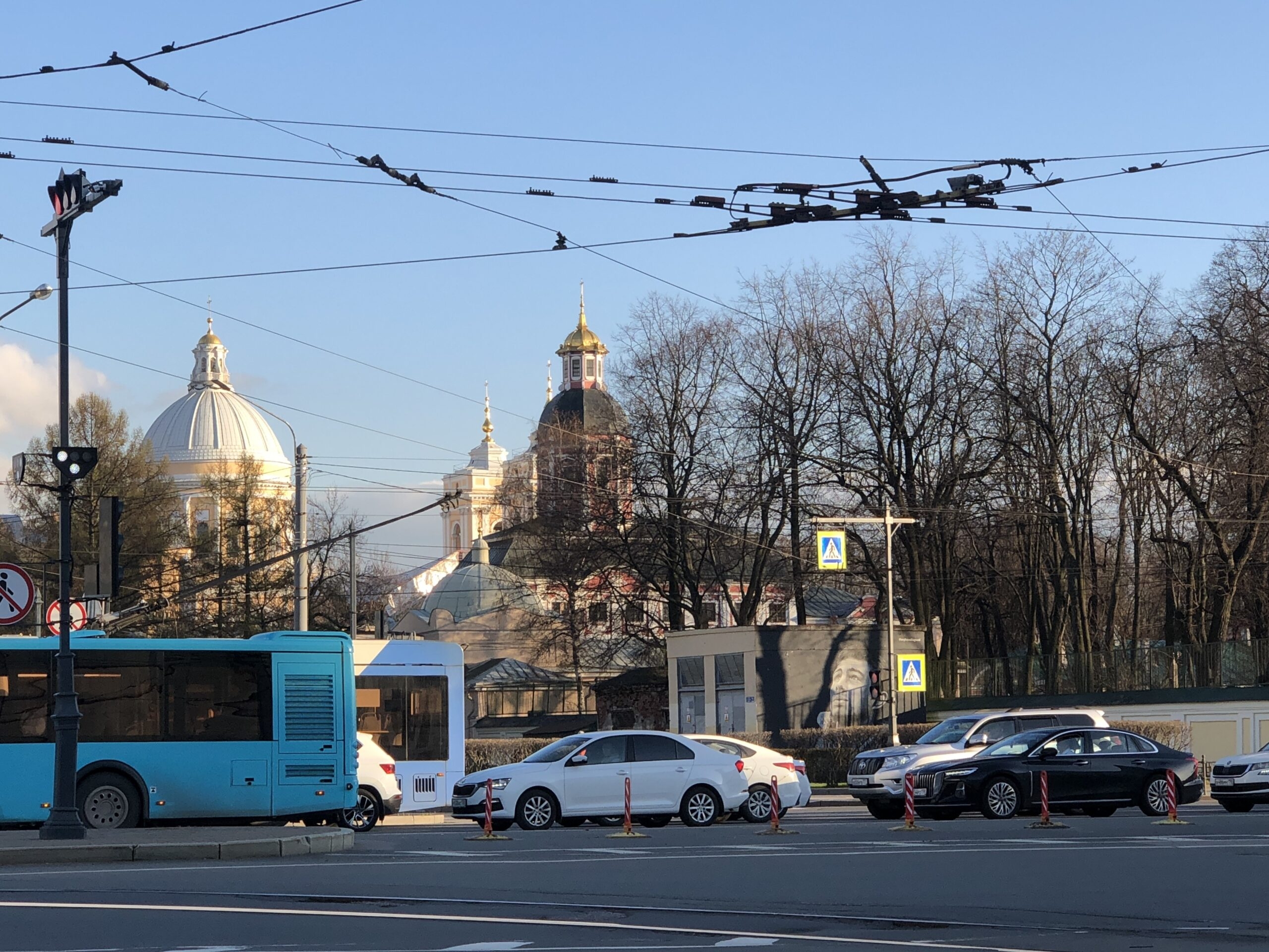 Власти Ленобласти заплатят более 1 млрд за автобусные маршруты до метро  Петербурга