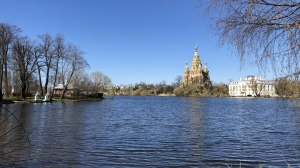 Петербуржцы отмечают День памяти апостолов Петра и Павла