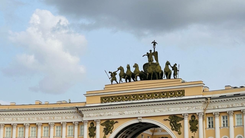 Когда Петербург превращается в другой город: оригинальный маршрут по летней Северной столице