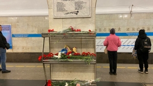 Петербуржцы почтили память жертв теракта на станции метро «Технологический институт»