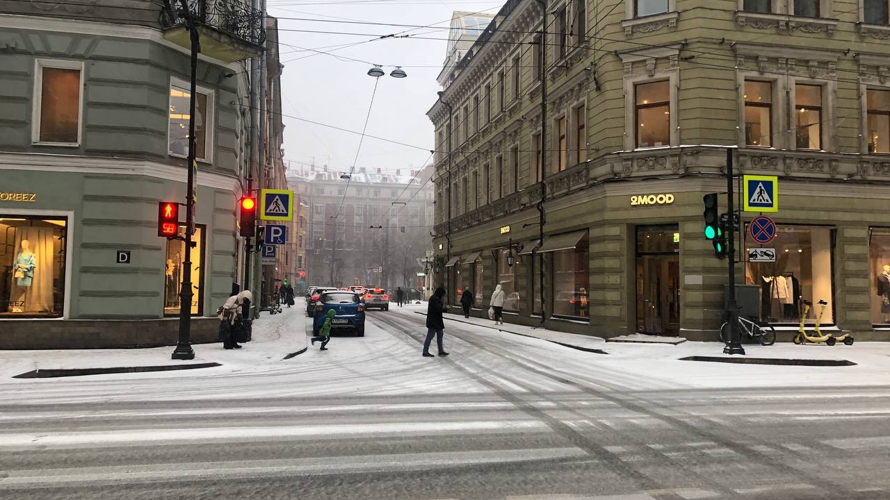 На фоне позднего бабьего лета Петербургский Водоканал подготовил снегоплавилки