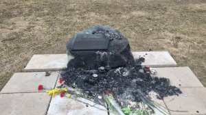 В Москве неизвестные сожгли стихийный мемориал жертвам теракта в «Крокусе»