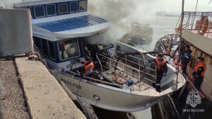 В Самарской области загорелось прогулочное судно «Империя»