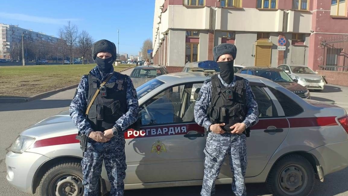 В ТРК росгвардейцы задержали агрессивного петербуржца, угрожавшего тестю расправой