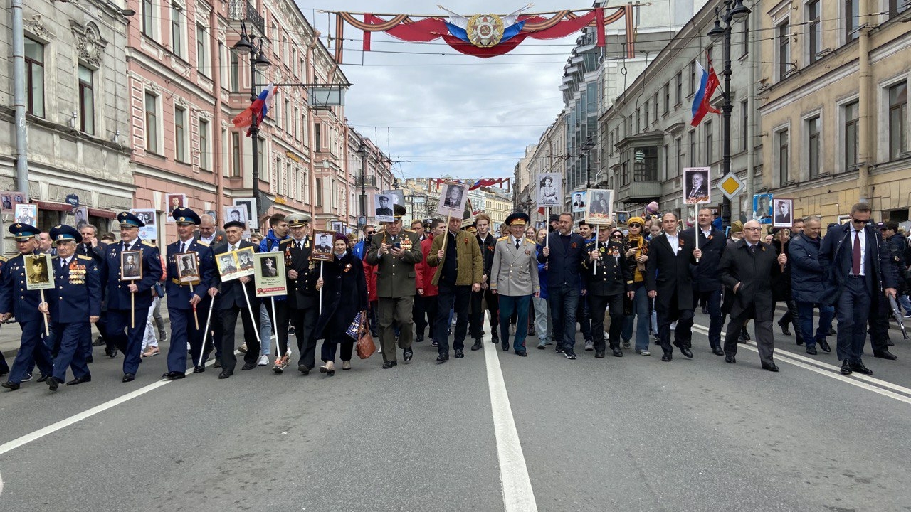 Петербуржцам рассказали планы по оформлению города к Дню Победы