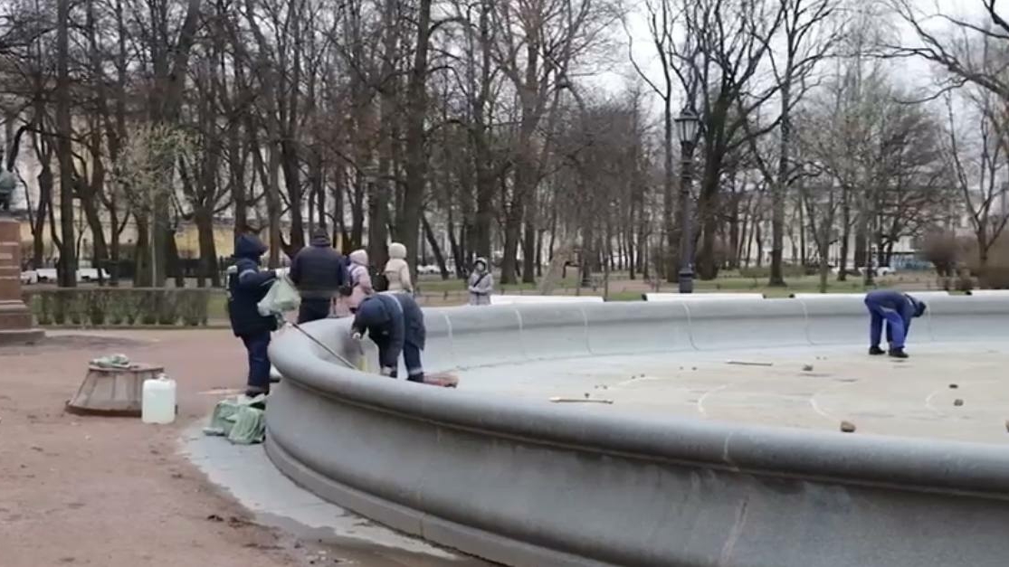 Апрельская метель отменила запуск фонтанов в Петербурге