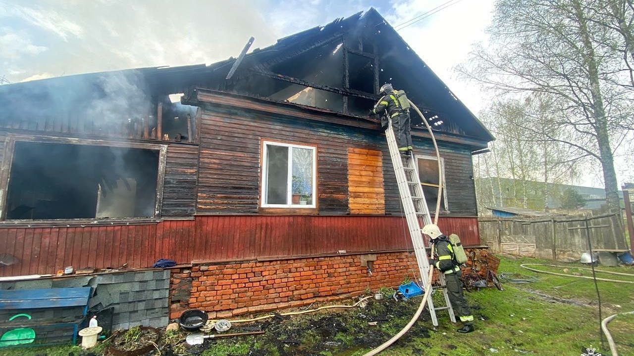 Благодаря пожарному извещателю семья спаслась от огня в Тверской области
