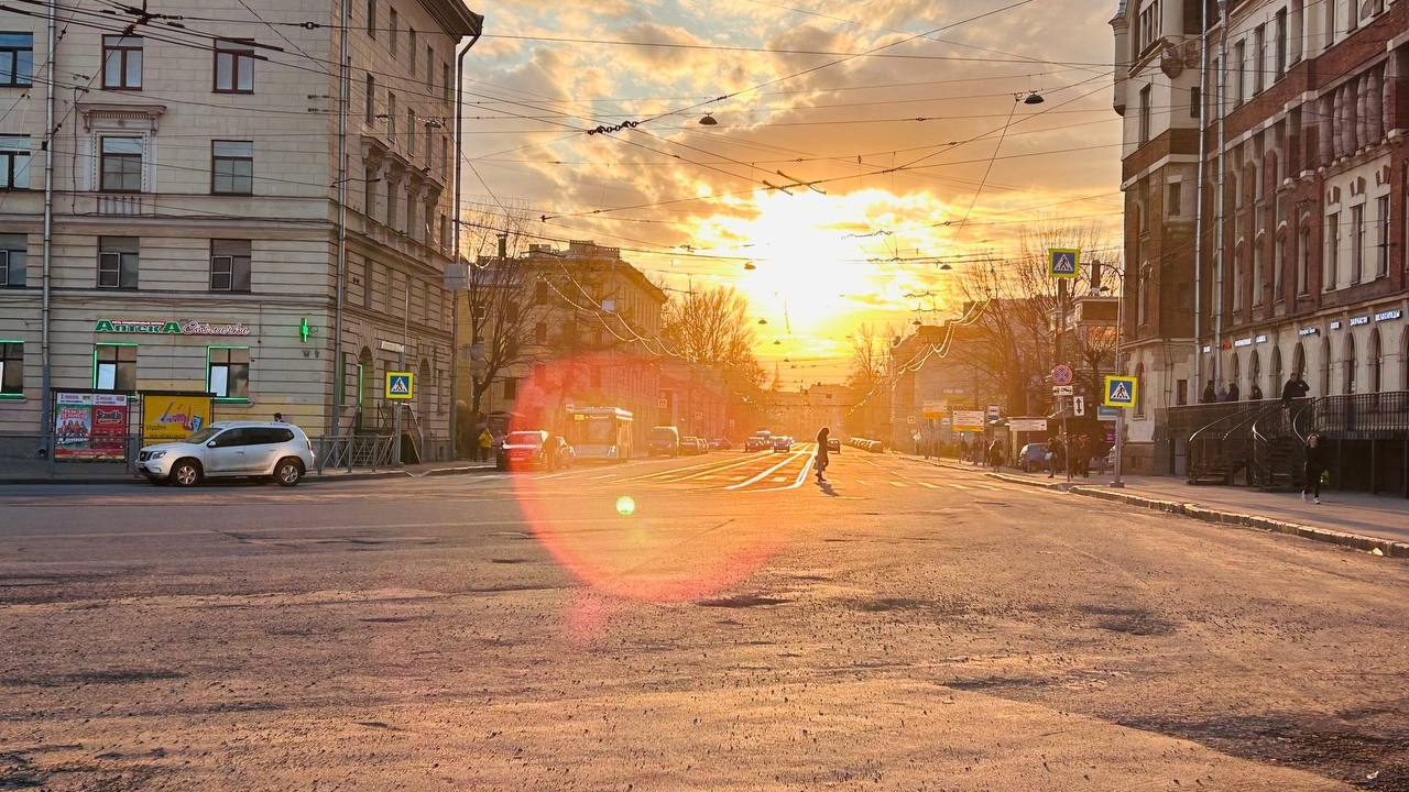 Только солнце: Колесов рассказал, чем в выходные погода порадует петербуржцев