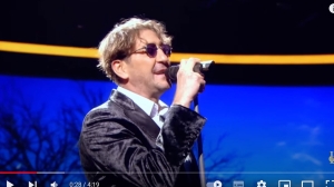 Григорий Лепс выбил телефон из рук фанатки на концерте в Костроме