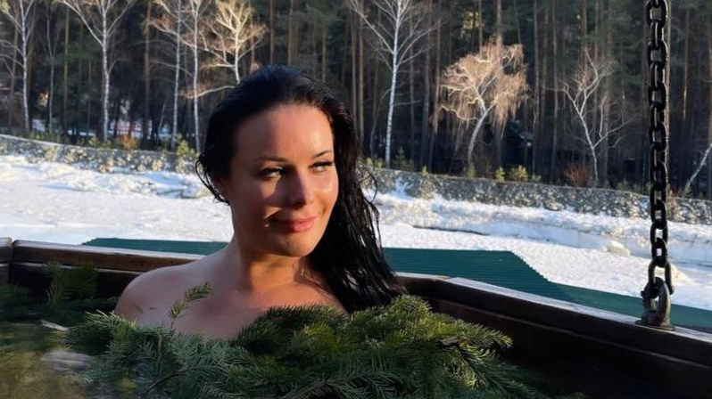 Русская «Мисс Вселенная» Оксана Федорова показала откровенное фото в купели