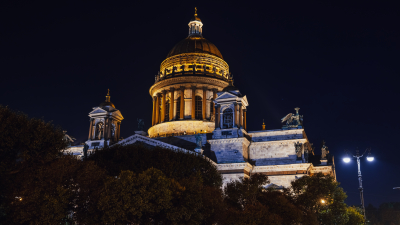 Ночные приключения в книжных лабиринтах: куда пойти на «Библионочь-2026» в Петербурге