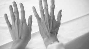 Руки больше не выдадут настоящий возраст: специалист рассказал, как омолодить кожу
