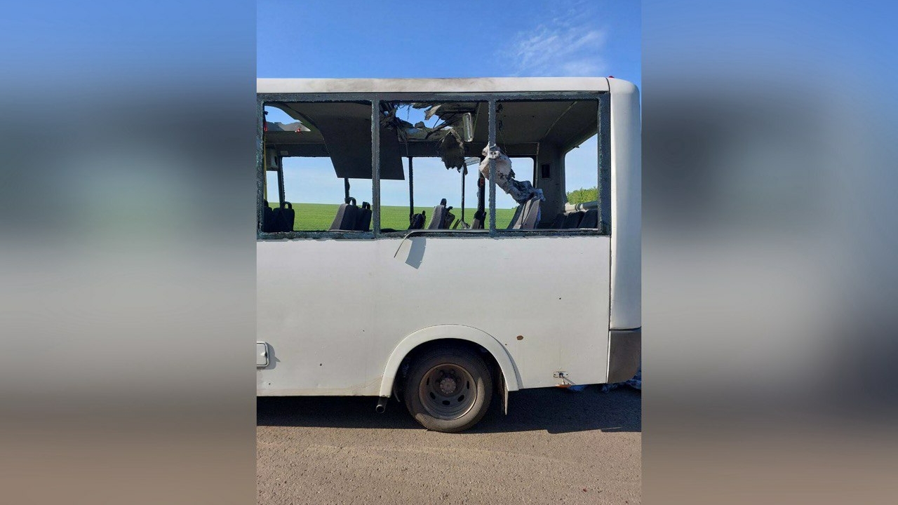 Около 35 человек, в числе которых двое детей, пострадали при обстреле автобуса в Березовке