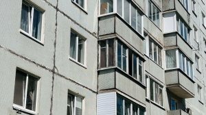 В Москве девушки на голову «прилетел» кусок балкона