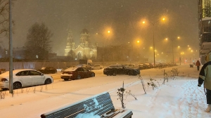 Из-за снегопада весь Петербург встал в огромных пробках