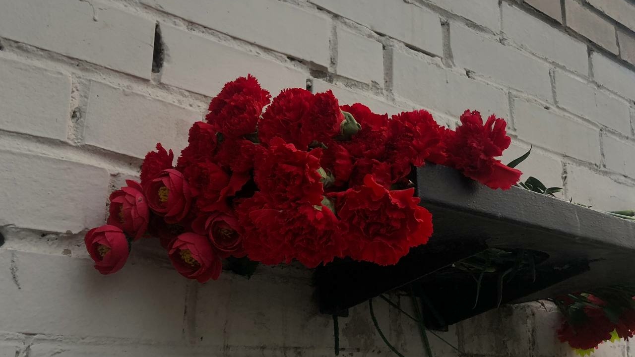 В Гатчине открыли мемориальную доску в честь участников ВОВ из дома №12 на улице Урицкого