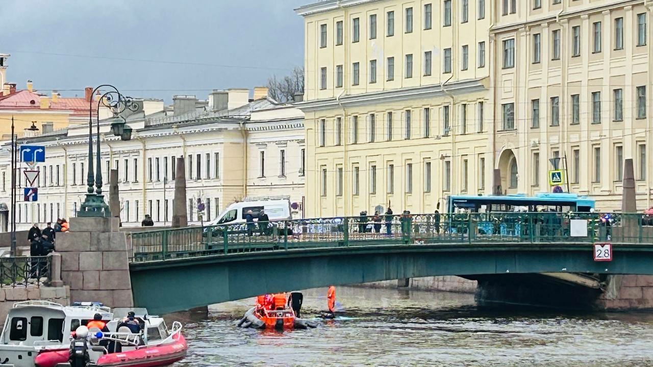 В Петербурге 23 раза привлекали к ответственности перевозчика, сотрудник которого рухнул в реку Мойку