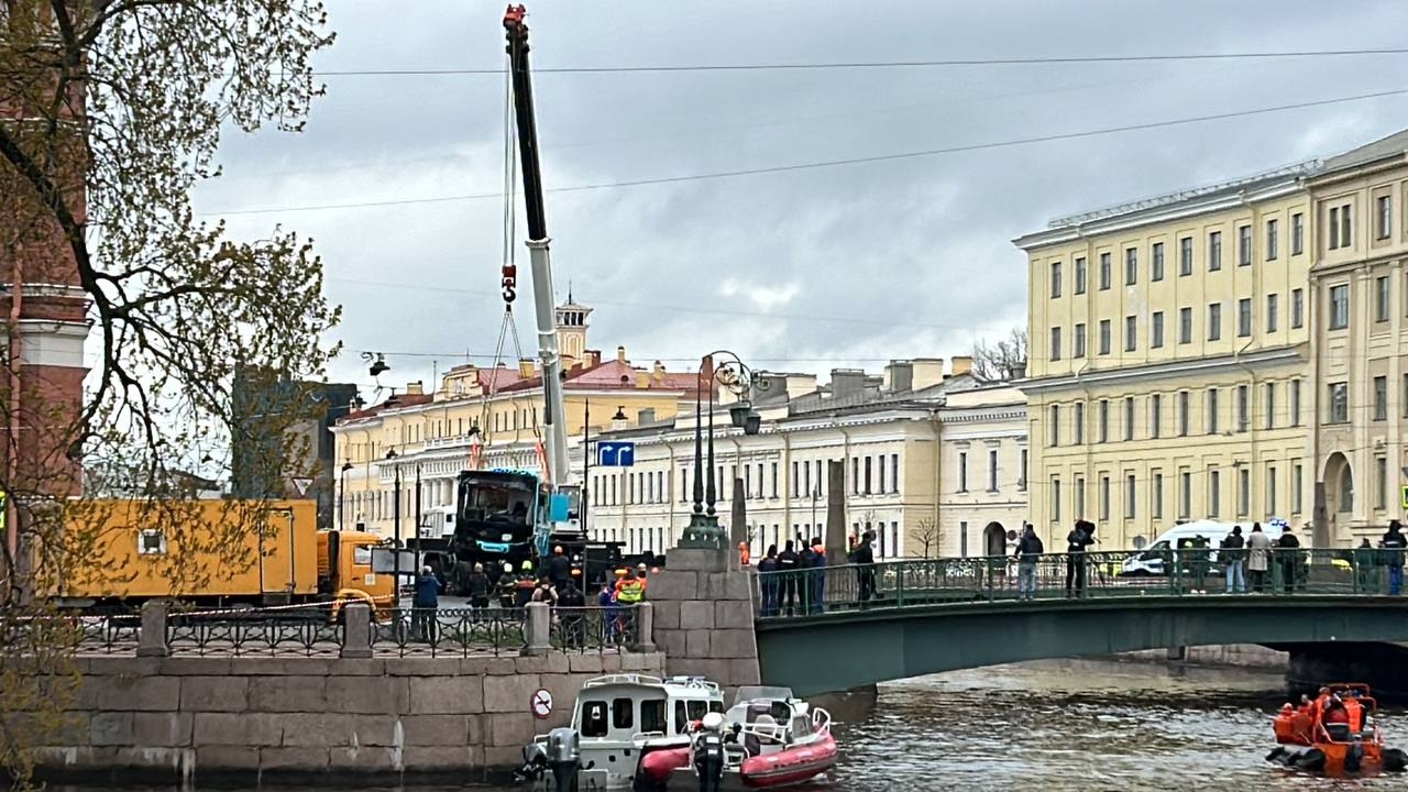 В Петербурге 15 человек наградили за спасение людей из упавшего в Мойку автобуса