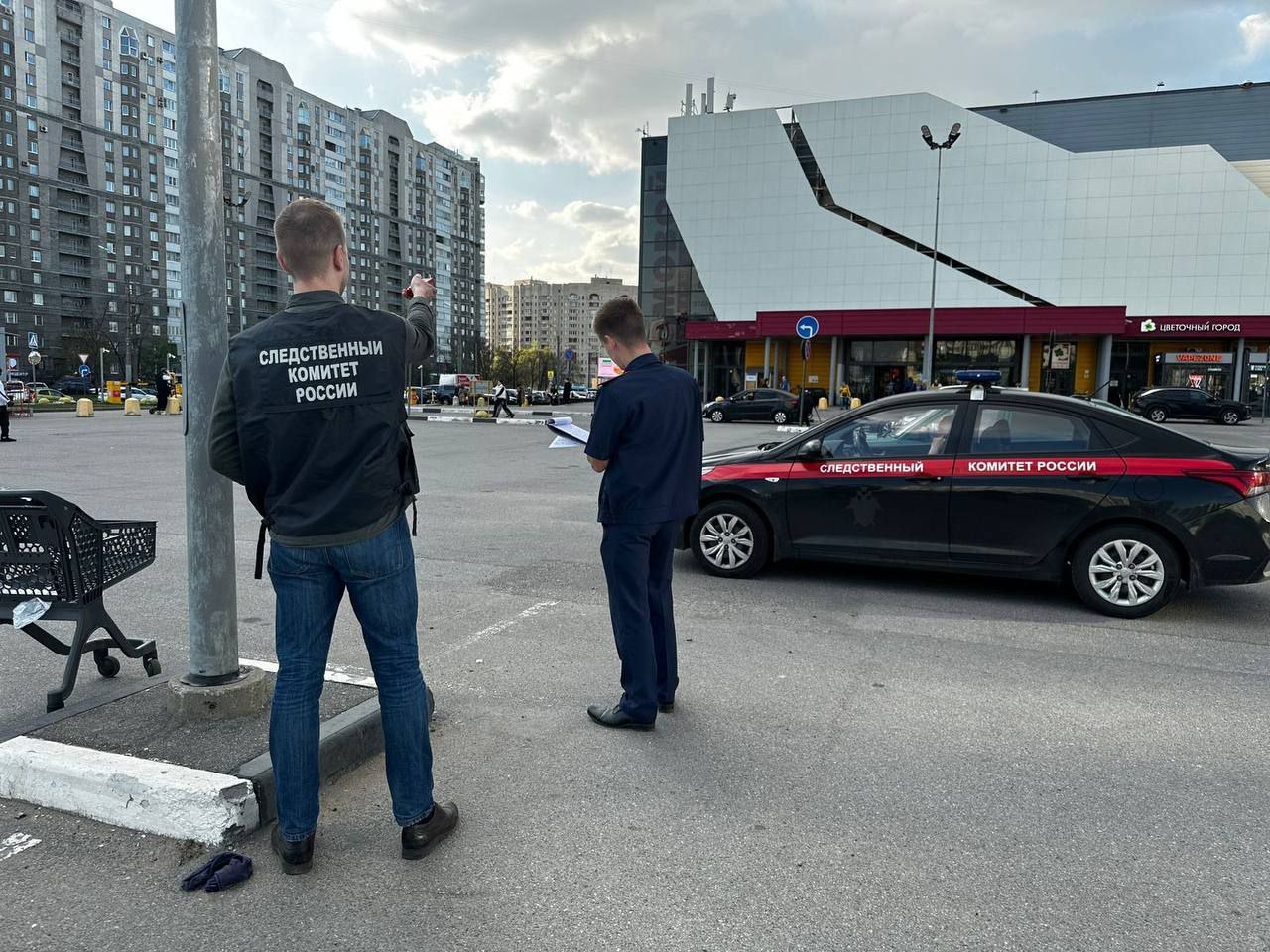 Ни стрелка, ни дела: после стрельбы у ТРЦ «Сити Молл» смогли найти только  пустую машину