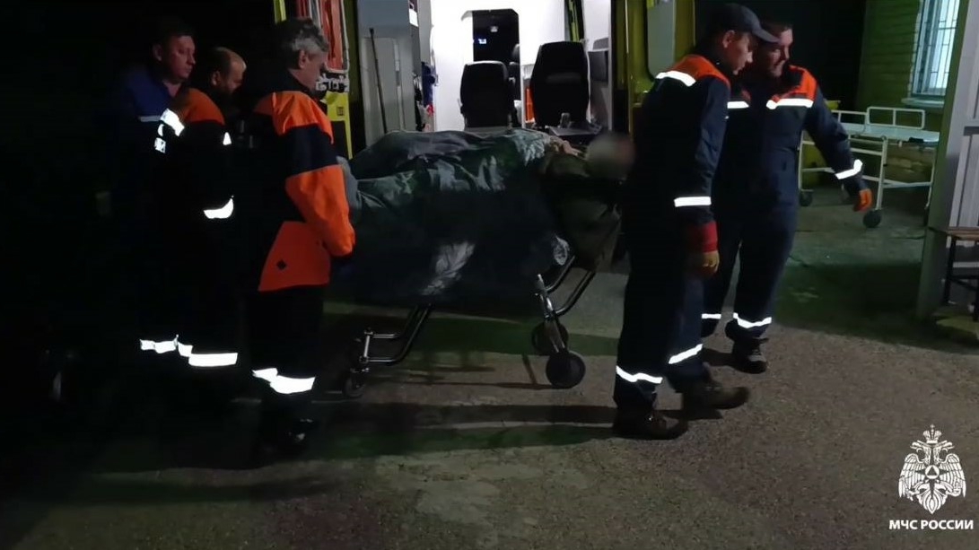 В Ставрополе спасатели МЧС помогли доставить в больницу 200-килограммового мужчину