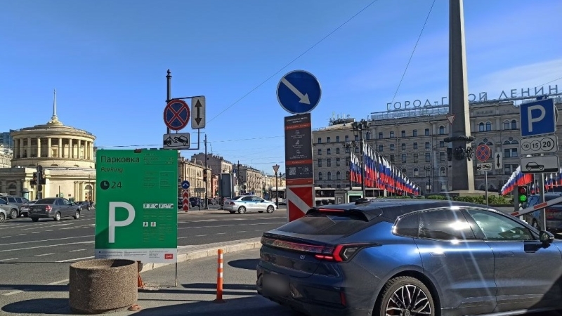 Парковка по-петербургски: сколько стоит оставить авто в центре в 2025 году?