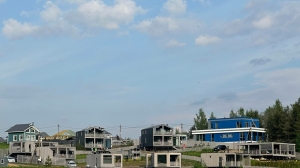 СК проверяет застройщика «Колтуши Парк» в Ленобласти: жители ждут коттеджи с 2024 года