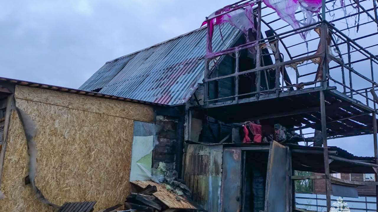 Только мама уцелела: в Пермском крае в пожаре погибла семья