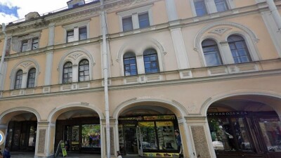 Руины империи в центре города: почему все туристы боятся заходить в Апраксин двор