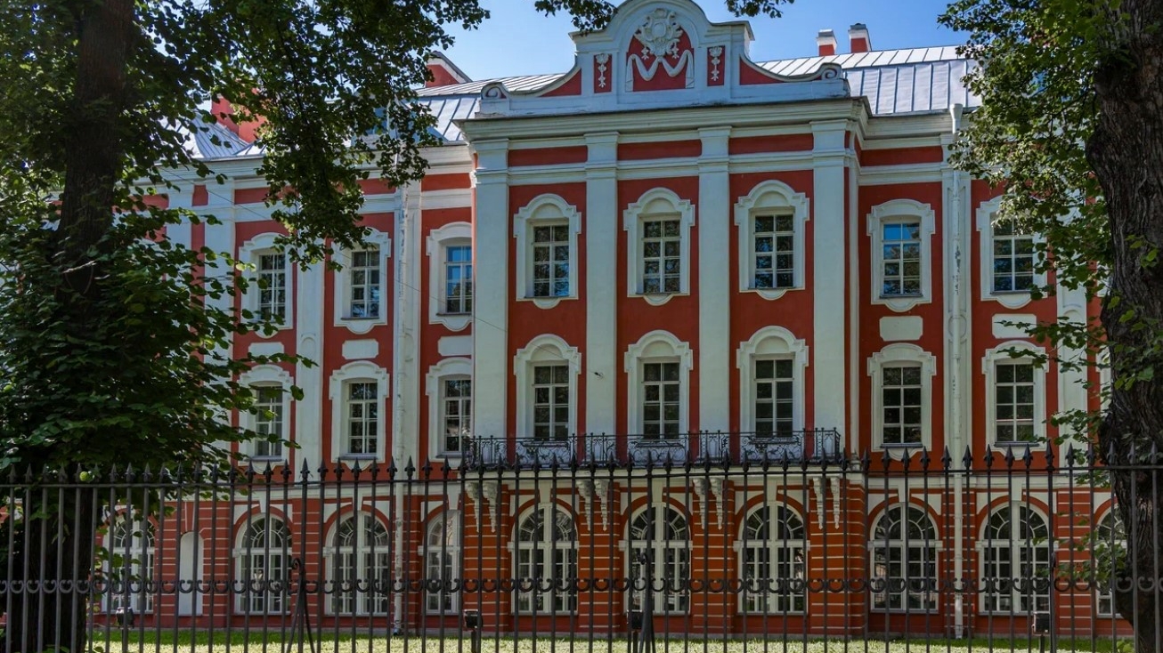 Петербургские вузы демократично подняли цены за обучение  