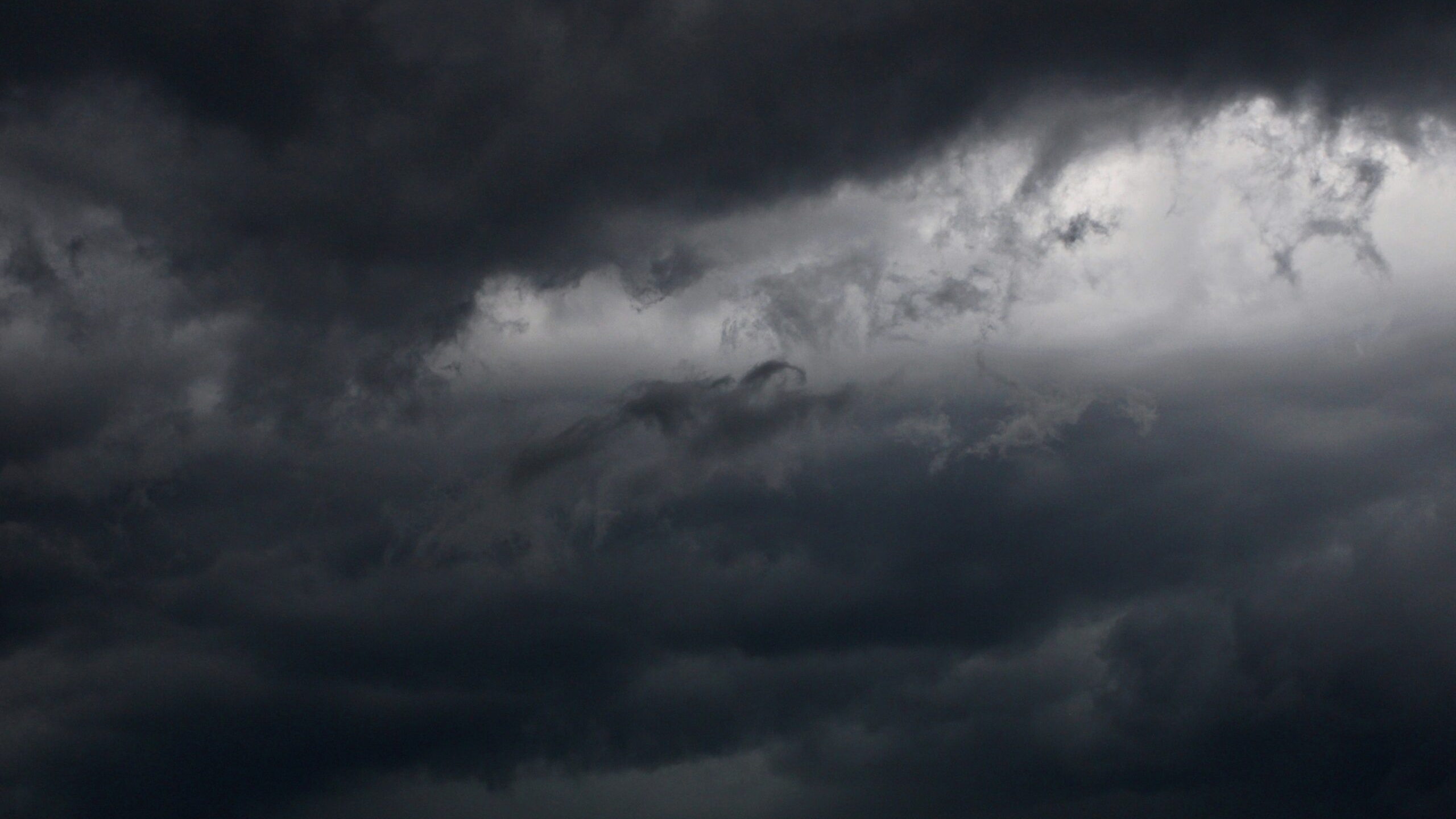 Ливни и шторм унесли жизни пяти человек во Франции и Швейцарии